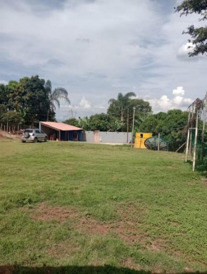 alugo quarto com 1 cama casal e 2 solteiro